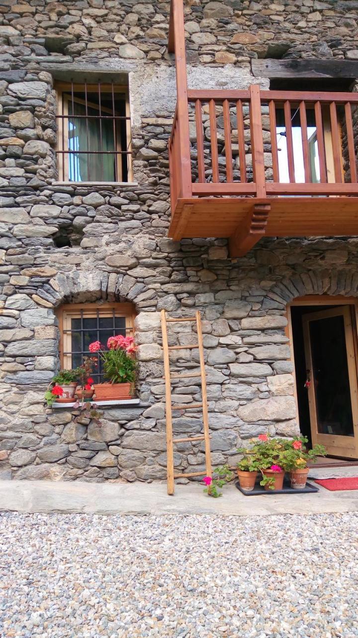 Nuit A Pleiney Bed & Breakfast Saint-Rhemy-En-Bosses Exterior photo